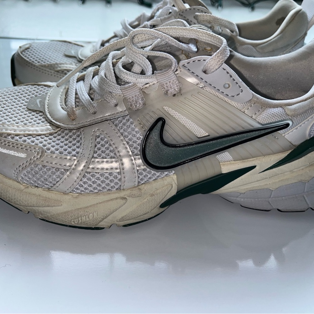 LIGHTLY USED Nike V2K